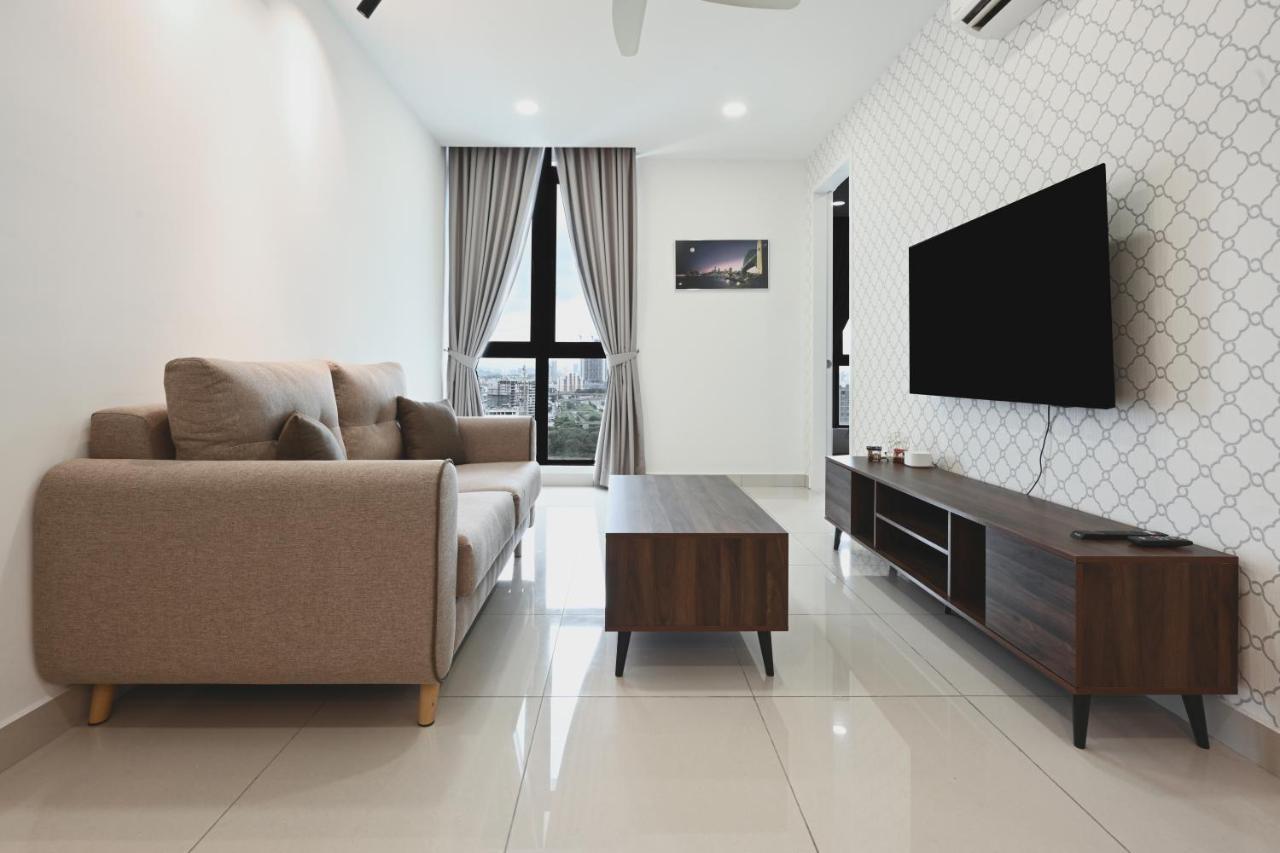H20 Residence Ara Damansara By Airhost Петалинг-Джая Экстерьер фото