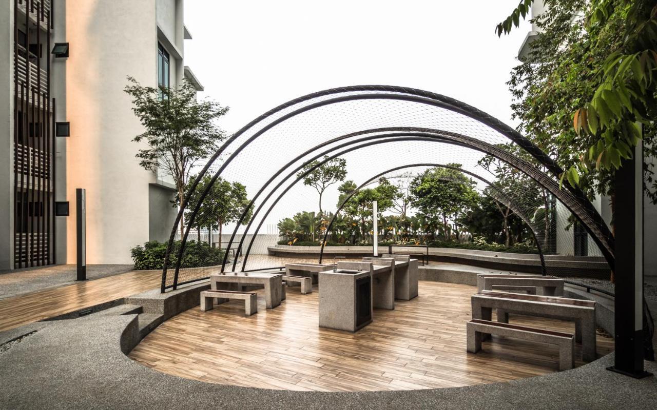 H20 Residence Ara Damansara By Airhost Петалинг-Джая Экстерьер фото